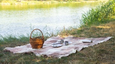 picnic by a lake | Sunset Vacations